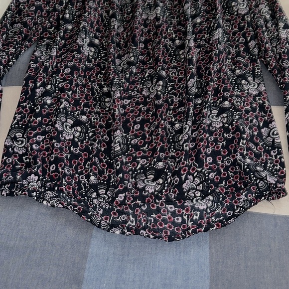 Loft Brand Long Sleeve Floral Shirt Size Small
Great Condition - Picture 4 of 9